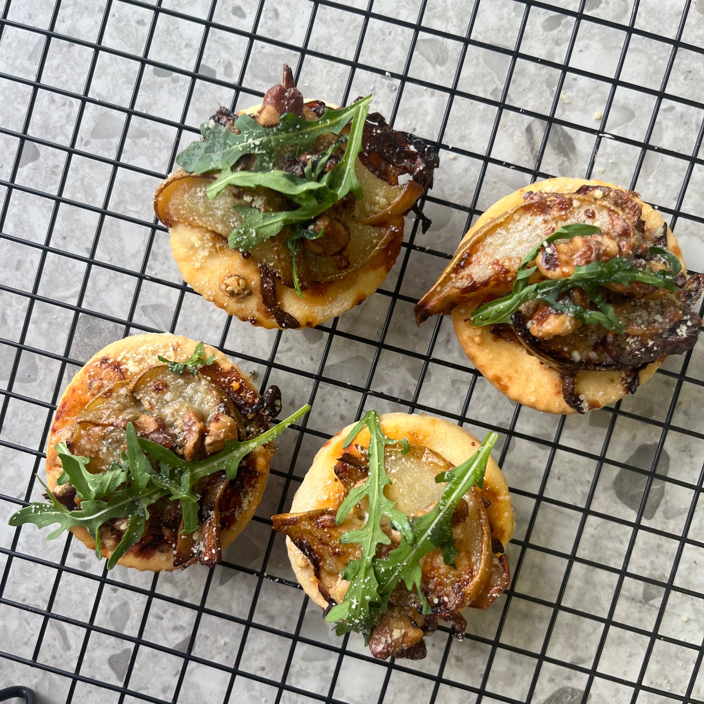 Pizza with roasted pear, blue cheese, walnuts & rocket