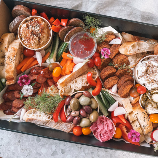 Mezze box (feed 10 people)