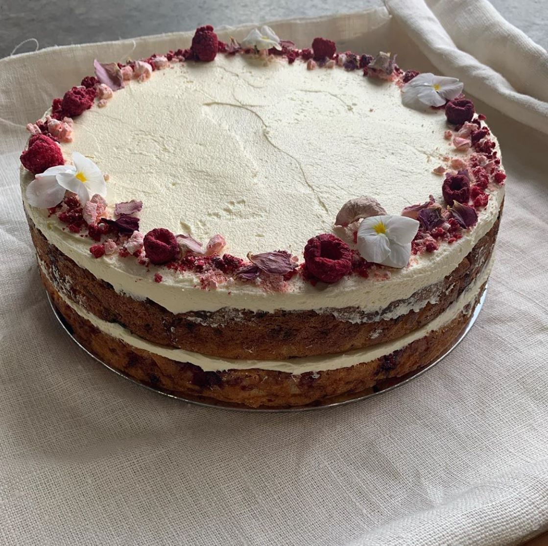 White chocolate & Raspberry cake