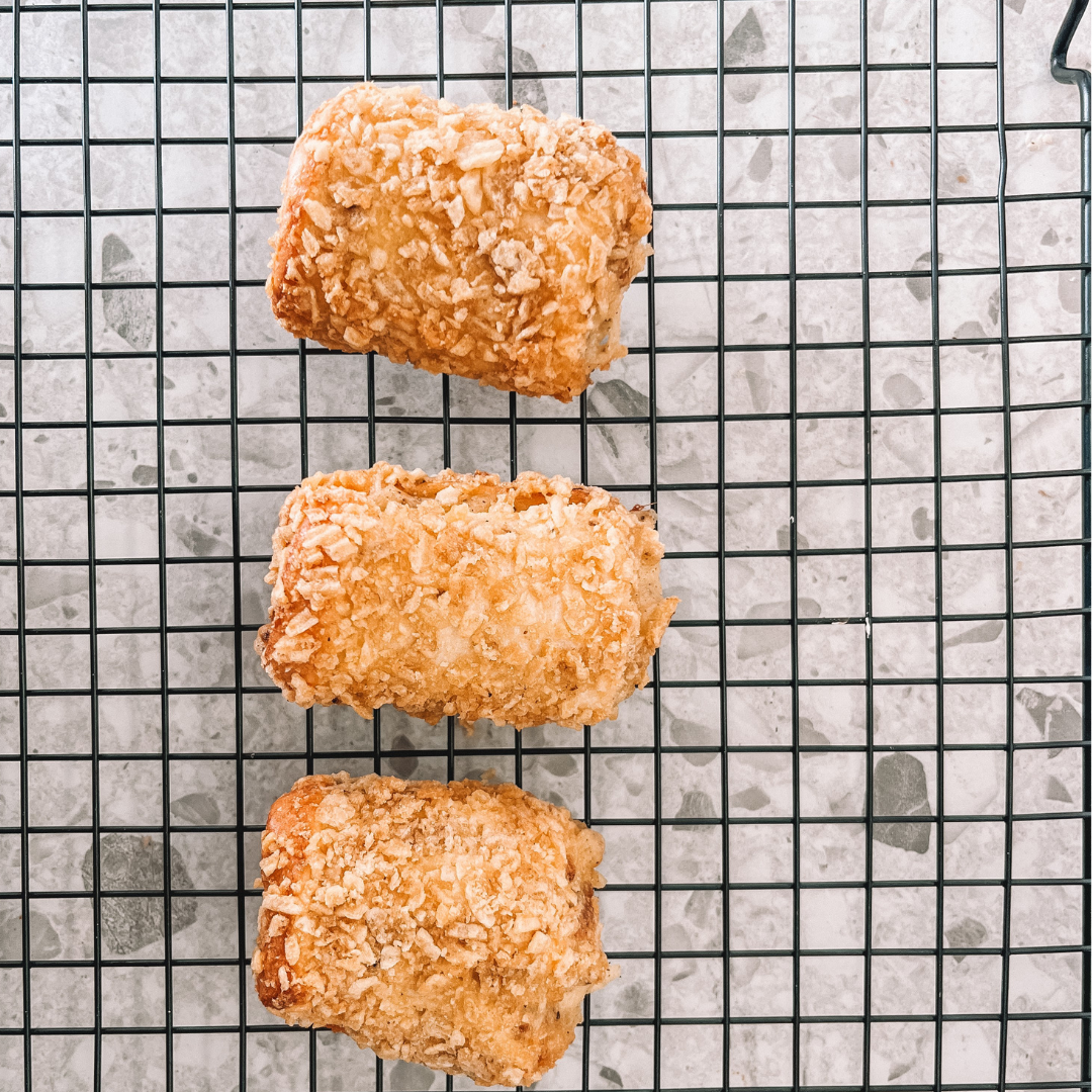 Cacio e pepe cheese rolls with crunchy potato chip crust